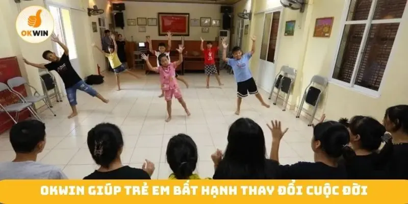 Okwin giúp trẻ em bất hạnh thay đổi cuộc đời